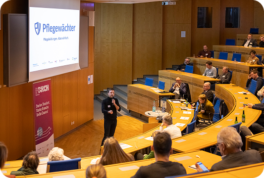 Saal Bild - Politische Positionen