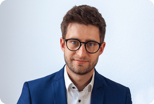 Maxi Bild - Vor Gericht