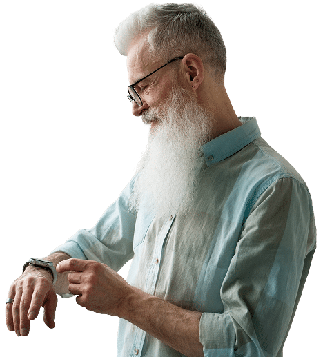 Ein bärtiger Mann, der auf seine Uhr schaut